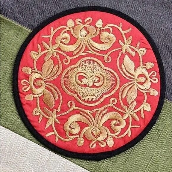 4pc Set Embroidered Cloth Table Mats  Durable Protective Coasters Assorted - Picture 6 of 7